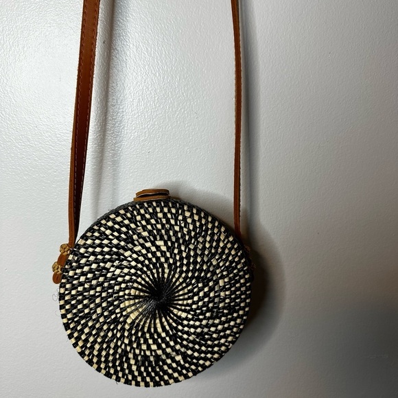 Stylish Black and Tan Woven Crossbody Bag - Picture 2 of 7